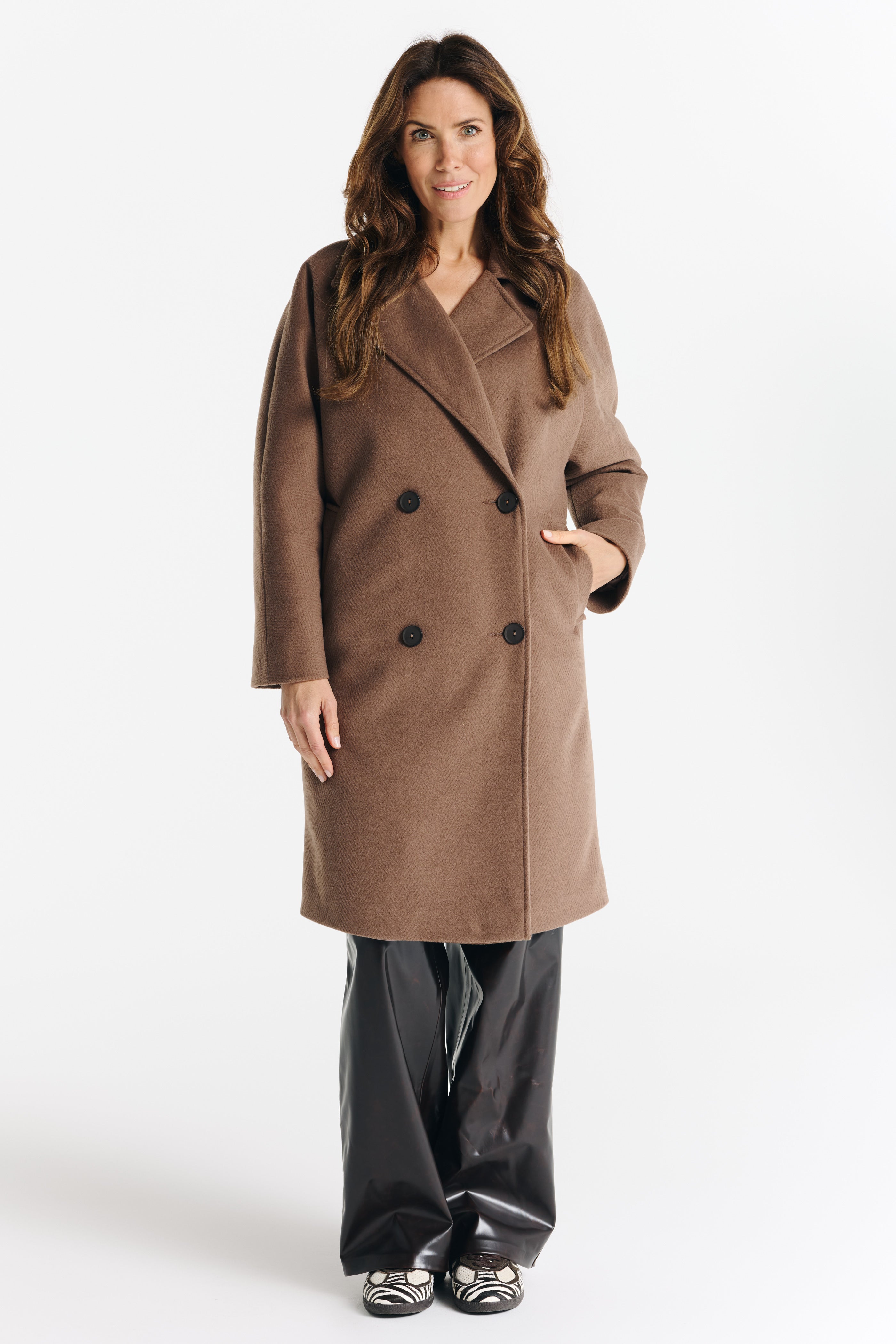 ROBERTA light chocolate herringbone coat