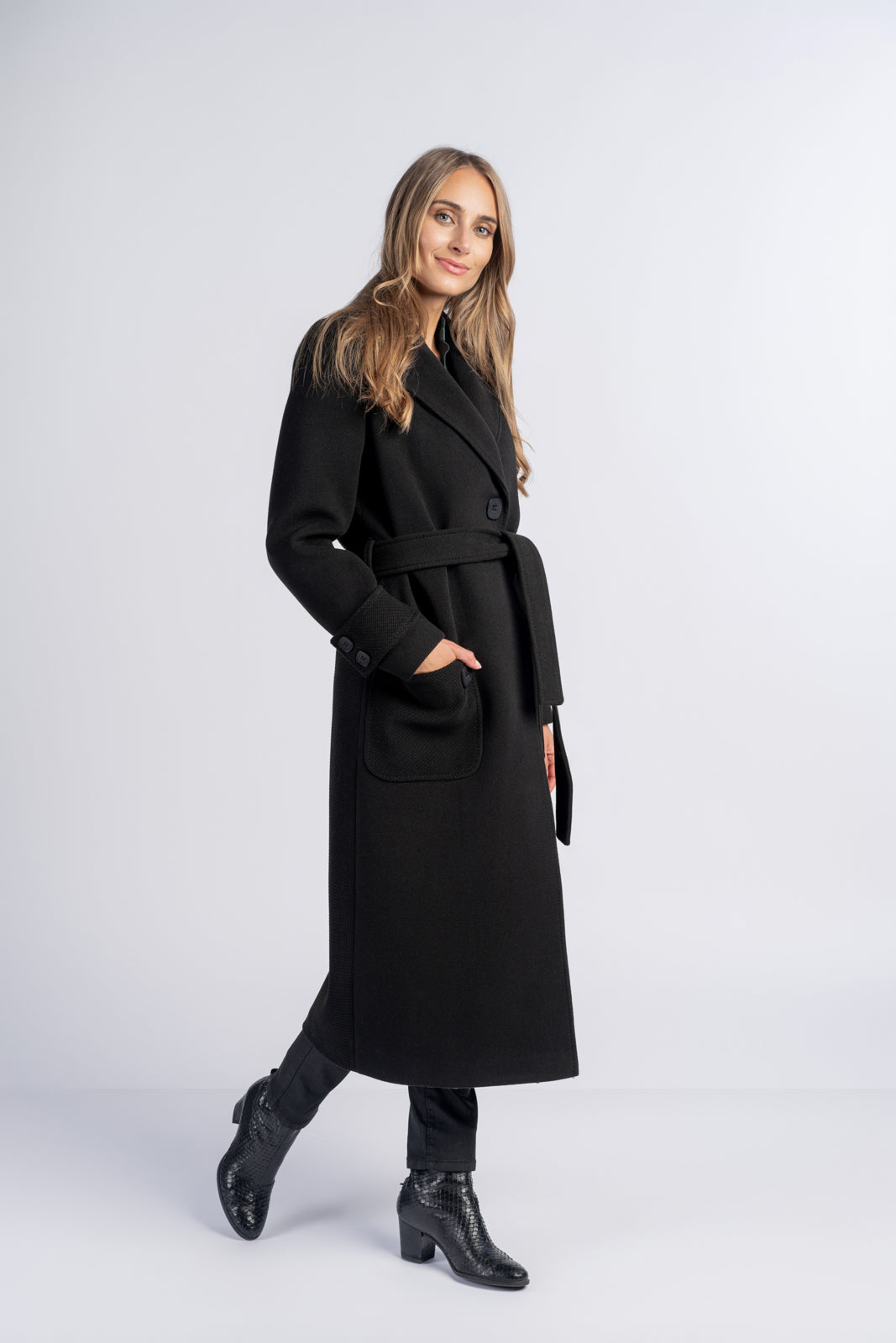 ESTERA coat black