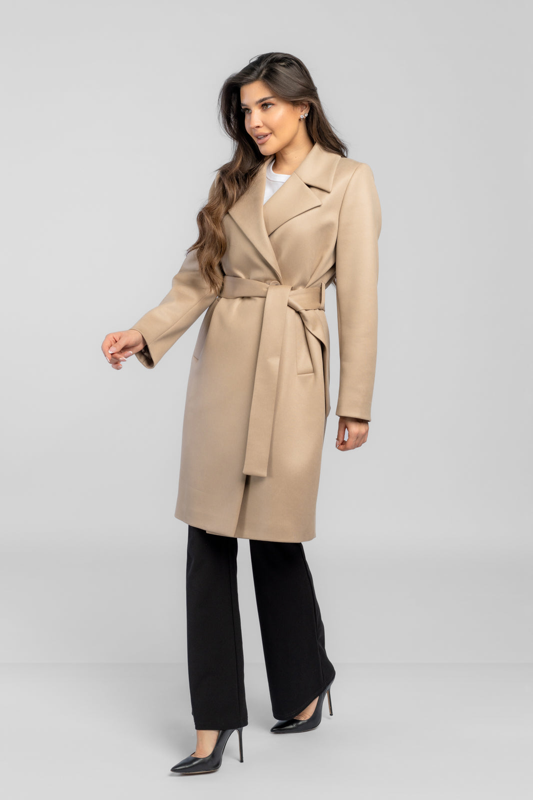 VERONICA beige coat