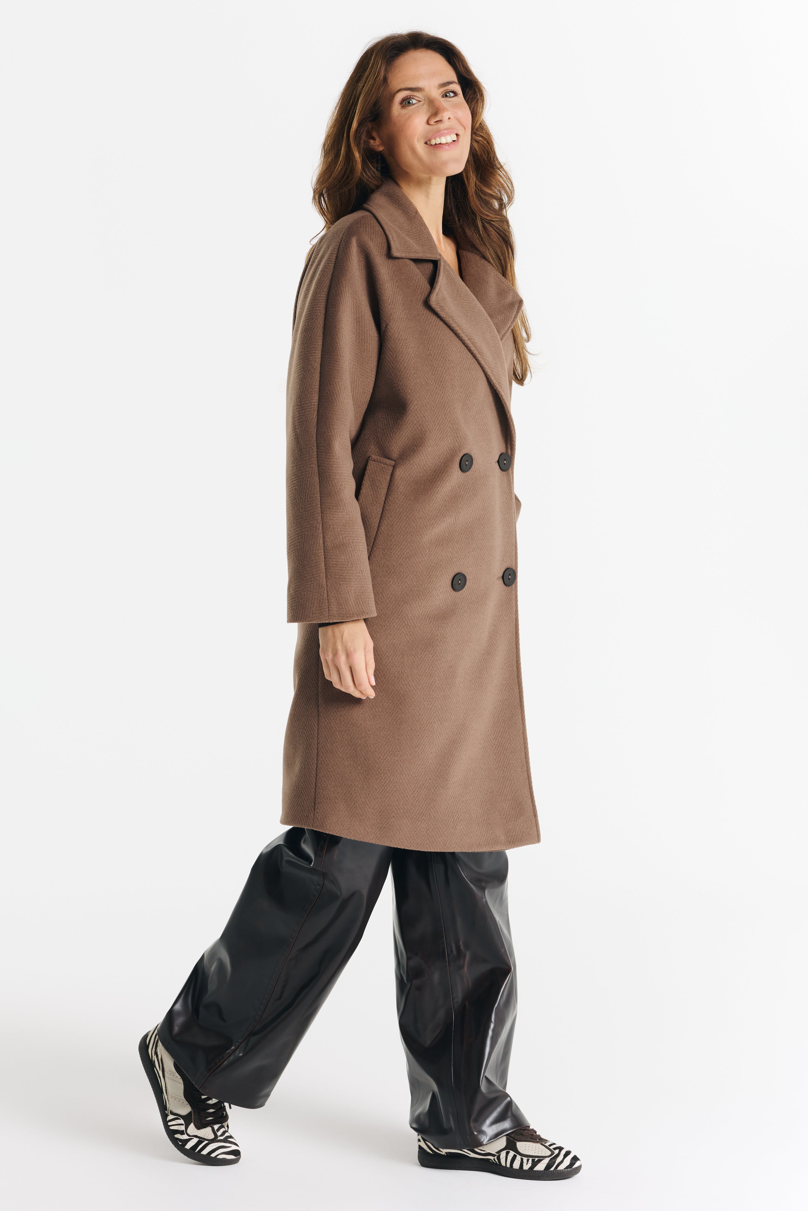 ROBERTA light chocolate herringbone coat